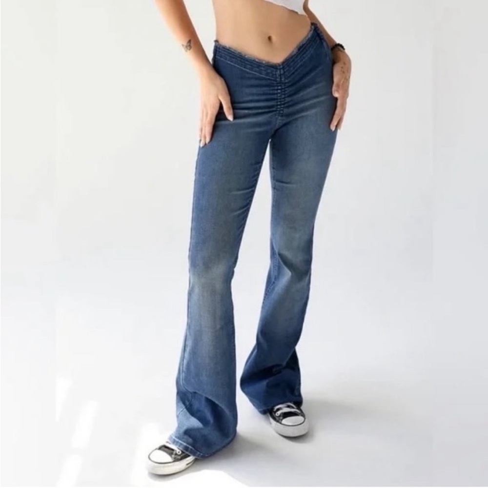 BDG Ruched Dipped V Flare Y2K Jeans